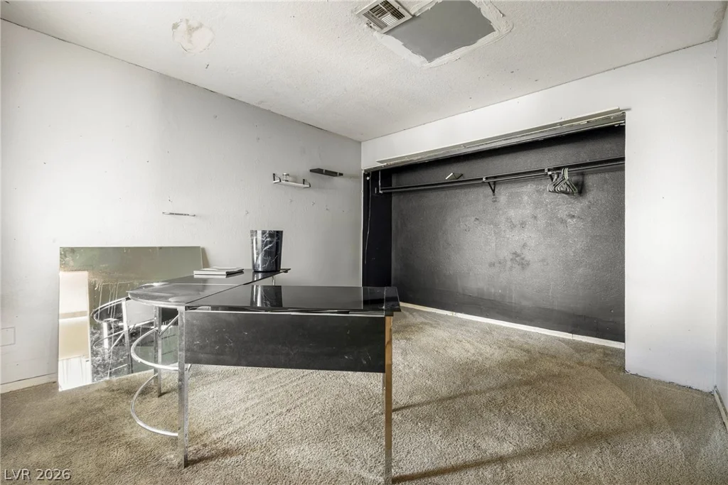 6250 Flamingo, Las Vegas, NV 89103
