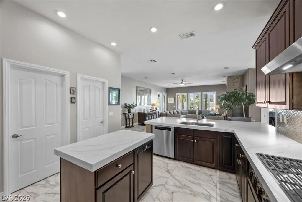 1516 Castle Wall, Las Vegas, NV 89117