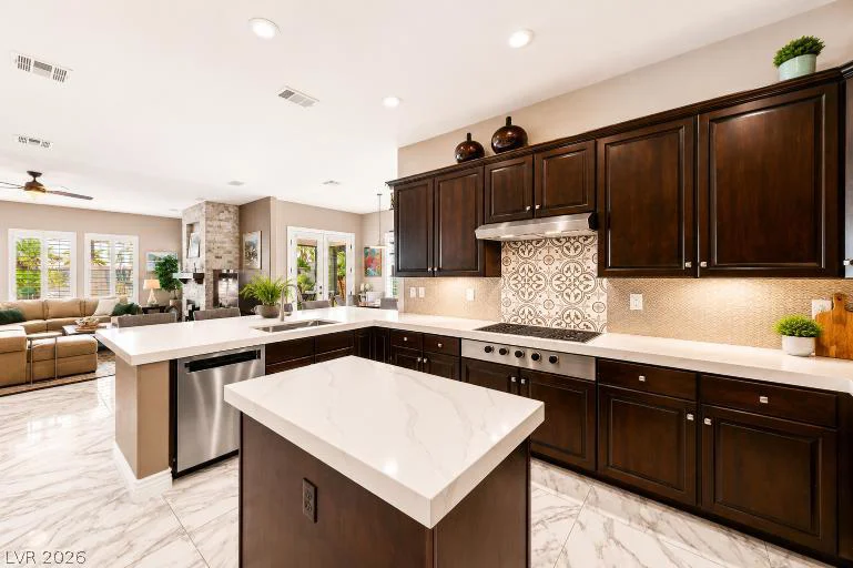 1516 Castle Wall, Las Vegas, NV 89117