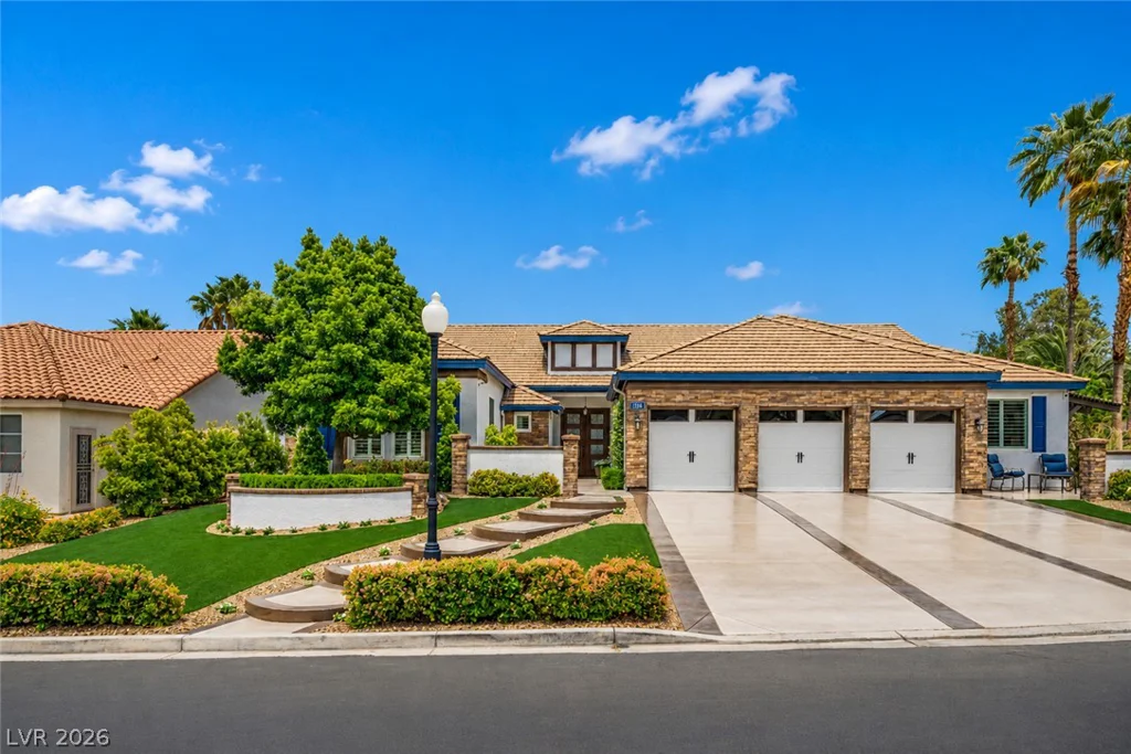 1516 Castle Wall, Las Vegas, NV 89117