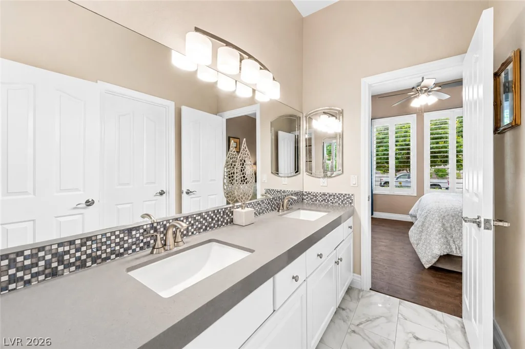 1516 Castle Wall, Las Vegas, NV 89117