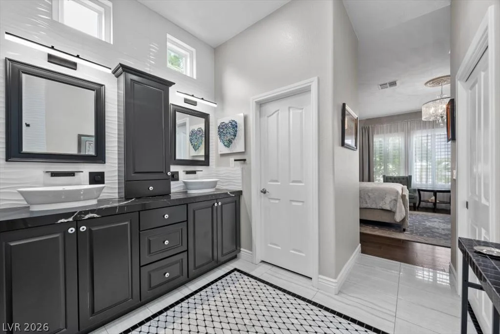 1516 Castle Wall, Las Vegas, NV 89117