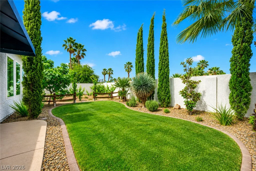 1516 Castle Wall, Las Vegas, NV 89117