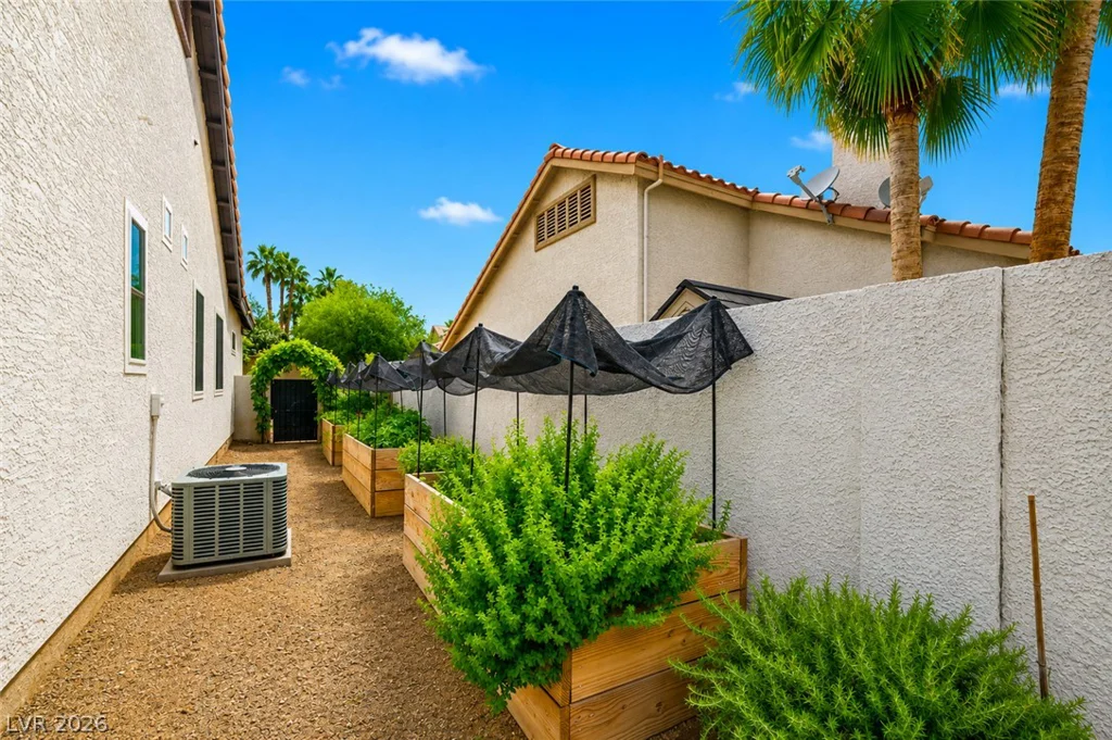 1516 Castle Wall, Las Vegas, NV 89117