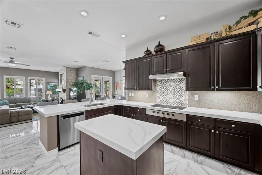 1516 Castle Wall, Las Vegas, NV 89117