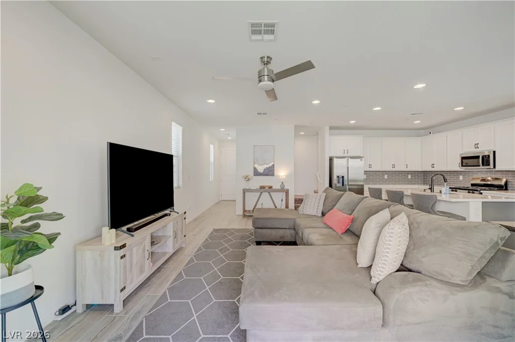 81 Moon Hill, Henderson, NV 89011