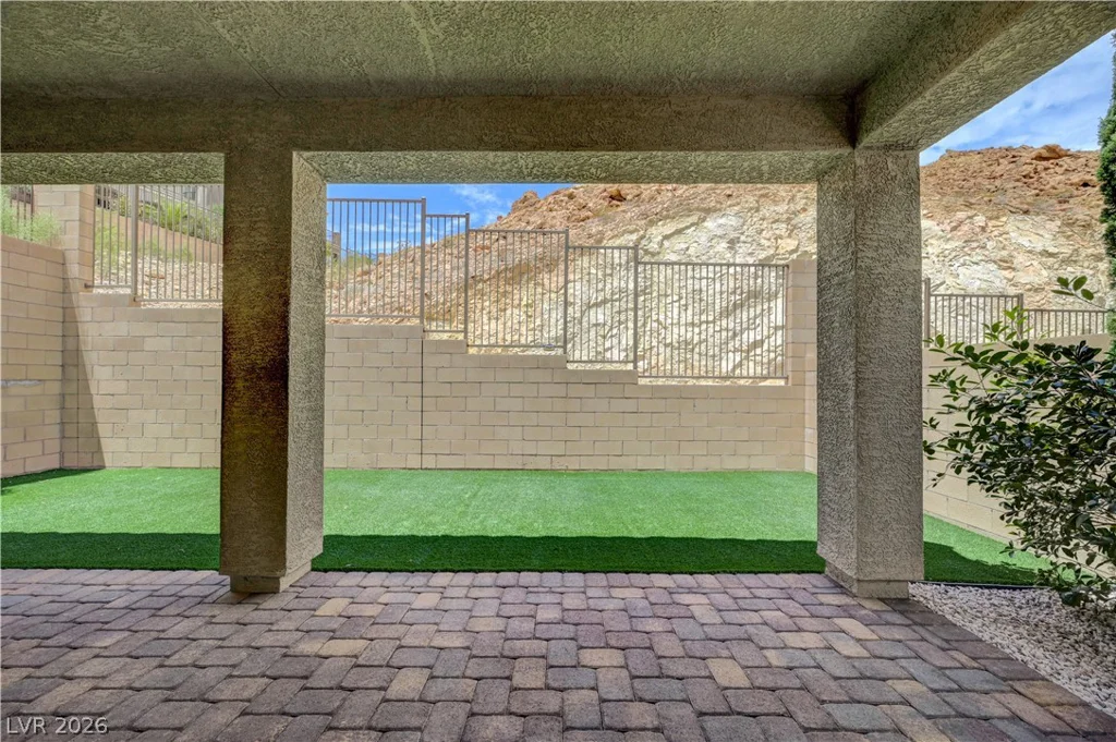 81 Moon Hill, Henderson, NV 89011