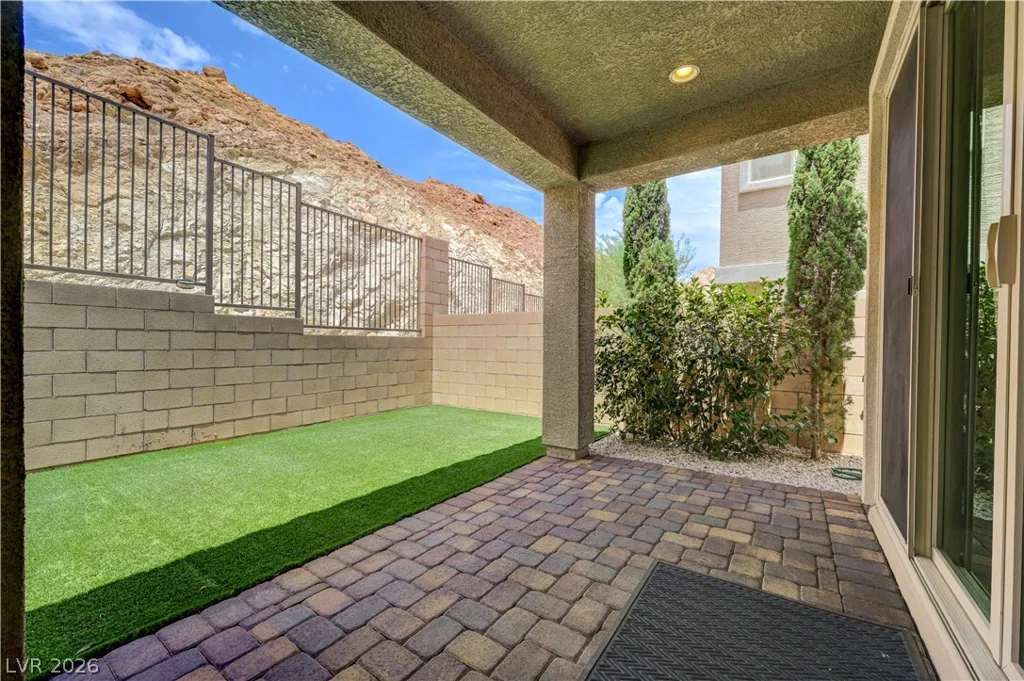 81 Moon Hill, Henderson, NV 89011