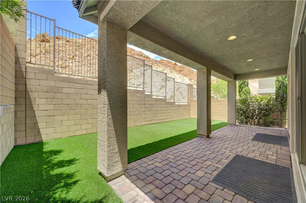 81 Moon Hill, Henderson, NV 89011