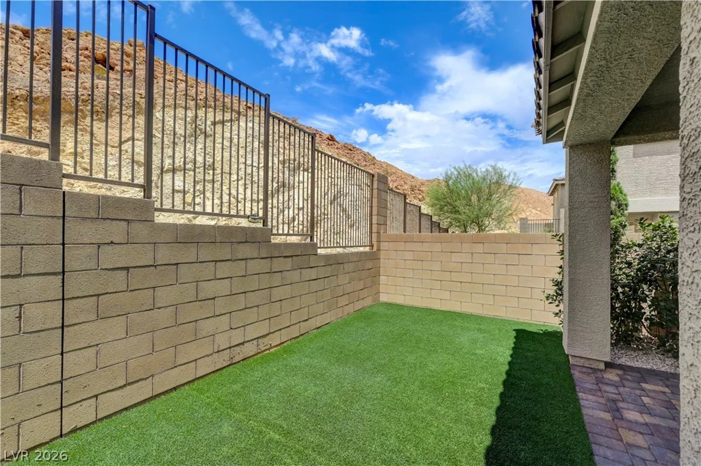 81 Moon Hill, Henderson, NV 89011