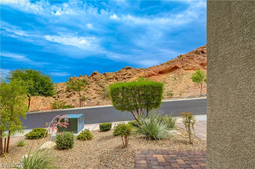81 Moon Hill, Henderson, NV 89011