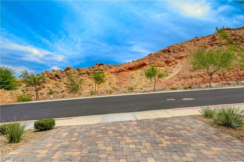 81 Moon Hill, Henderson, NV 89011
