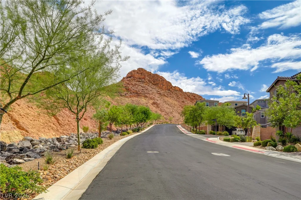 81 Moon Hill, Henderson, NV 89011