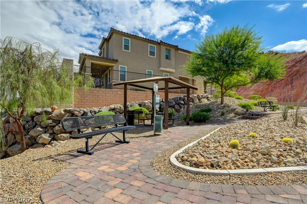 81 Moon Hill, Henderson, NV 89011