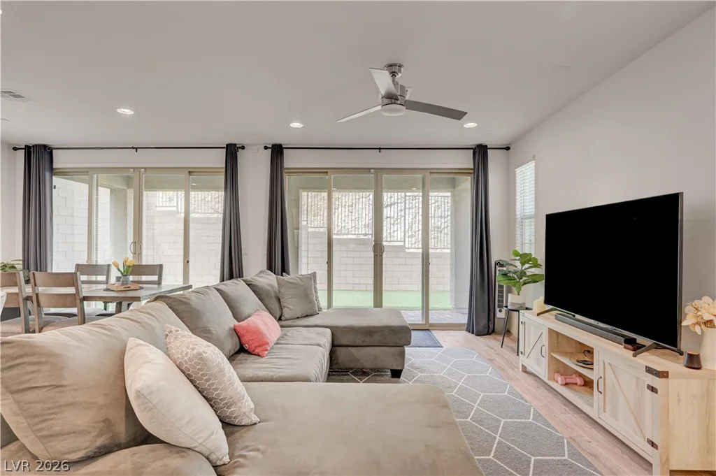81 Moon Hill, Henderson, NV 89011