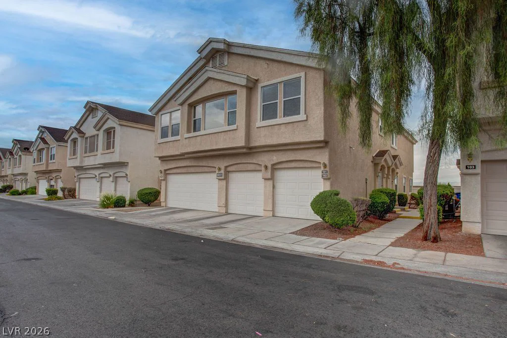 3031 Errol Flynn, Las Vegas, NV 89122
