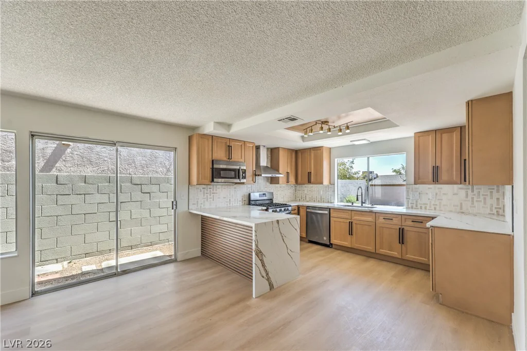 5028 Meadow Grove, Las Vegas, NV 89120