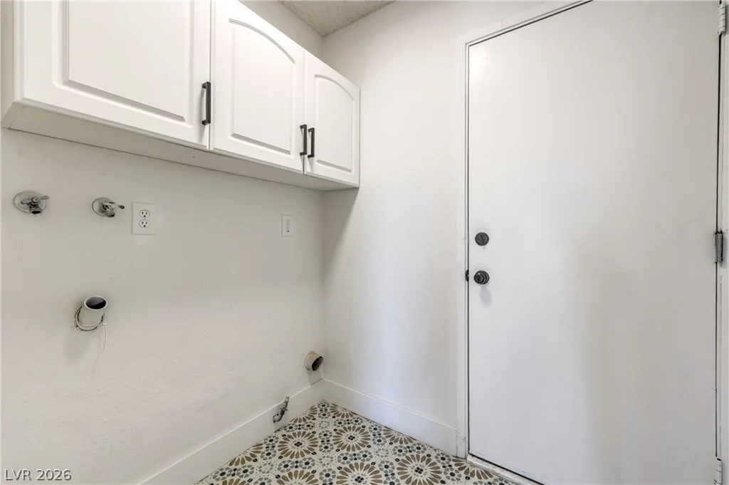 5028 Meadow Grove, Las Vegas, NV 89120