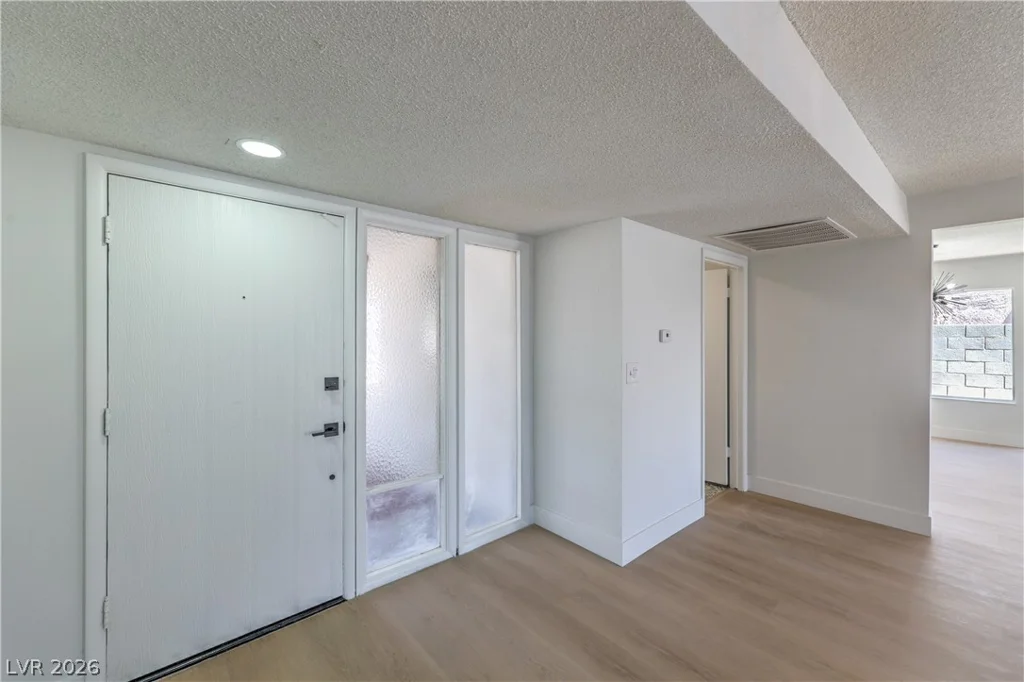 5028 Meadow Grove, Las Vegas, NV 89120