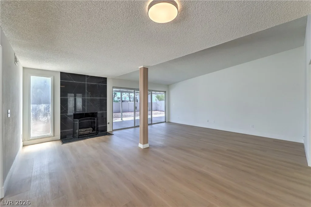 5028 Meadow Grove, Las Vegas, NV 89120