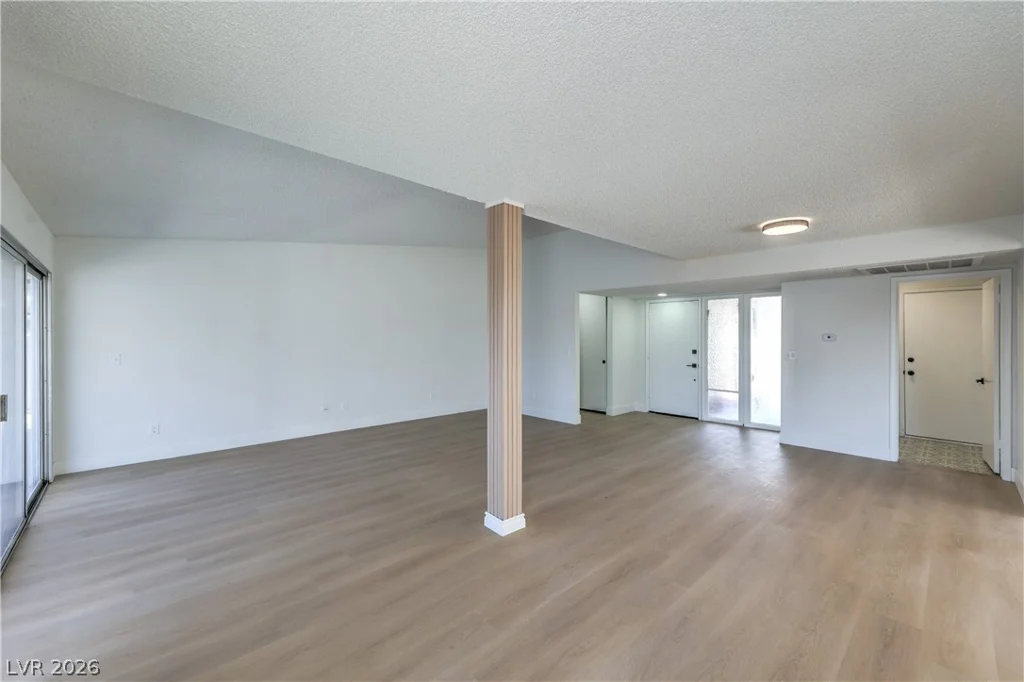 5028 Meadow Grove, Las Vegas, NV 89120