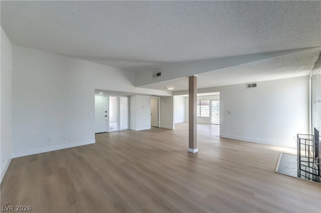 5028 Meadow Grove, Las Vegas, NV 89120