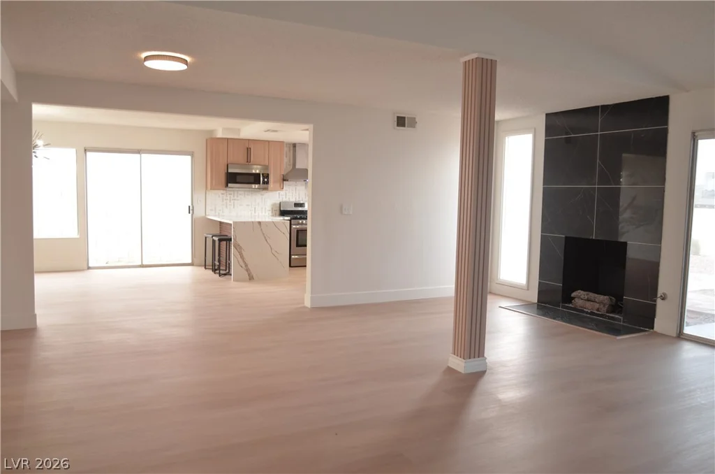 5028 Meadow Grove, Las Vegas, NV 89120