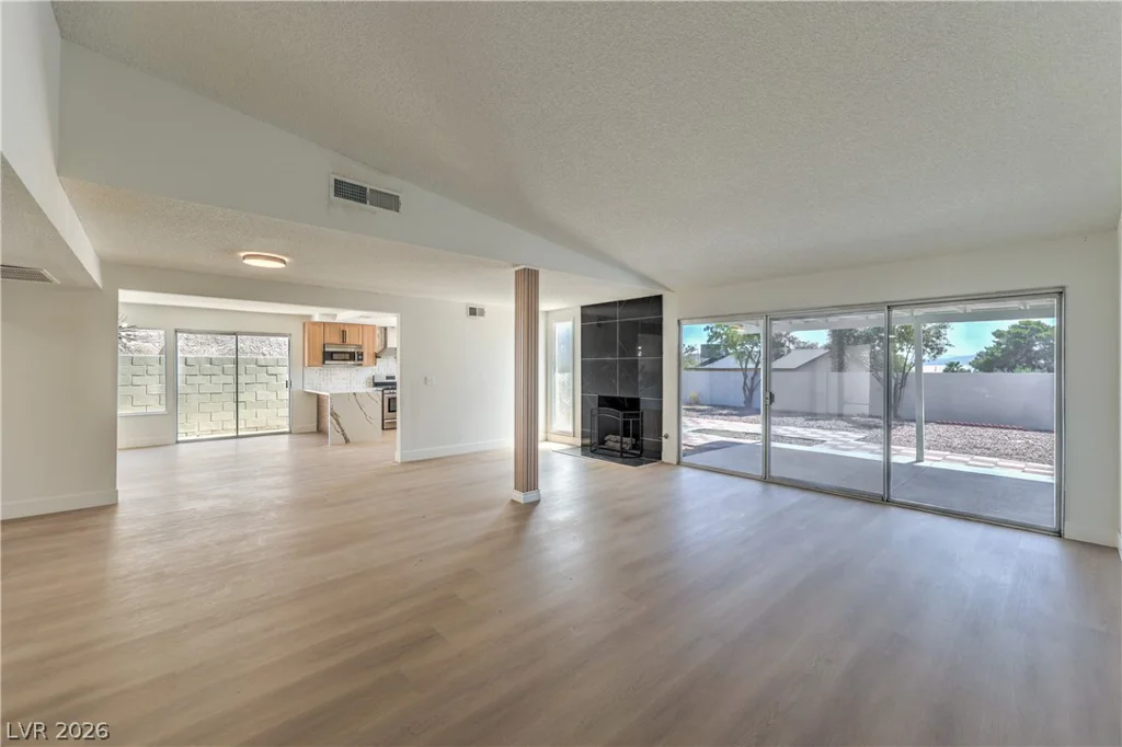 5028 Meadow Grove, Las Vegas, NV 89120