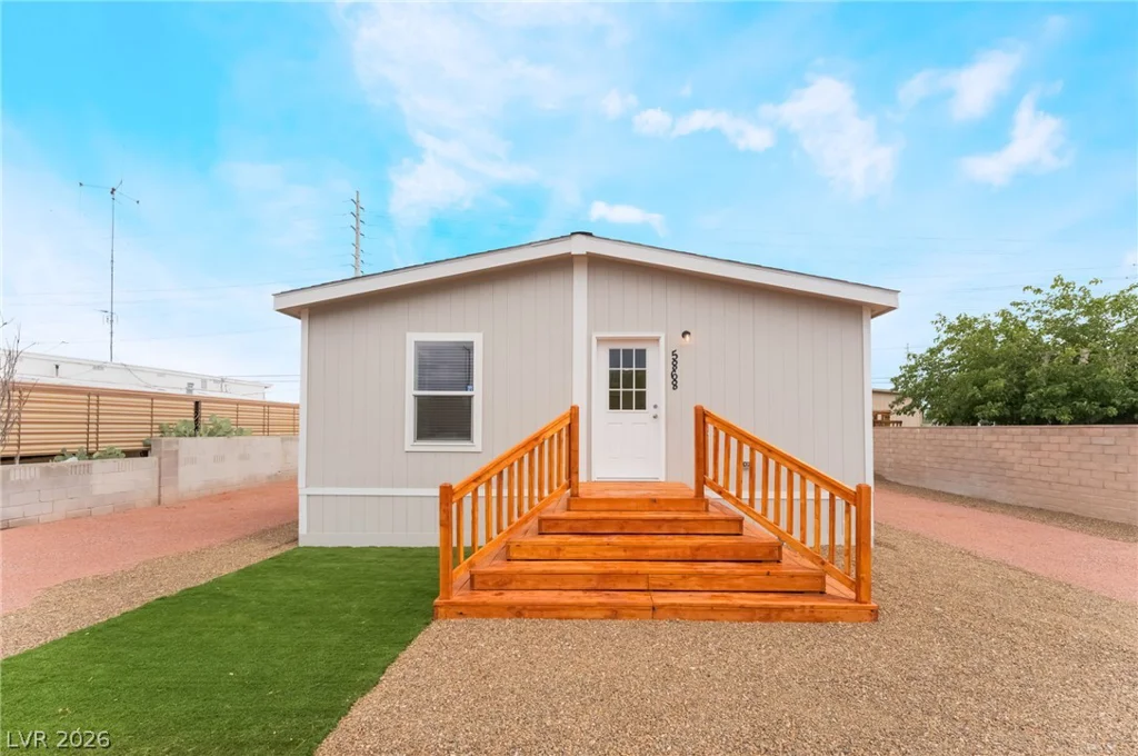 5868 Carey, Las Vegas, NV 89156