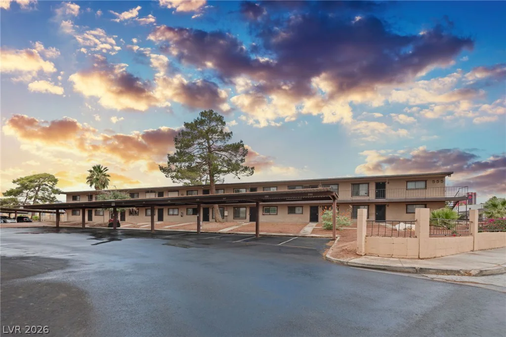555 Royal Crest, Las Vegas, NV 89169