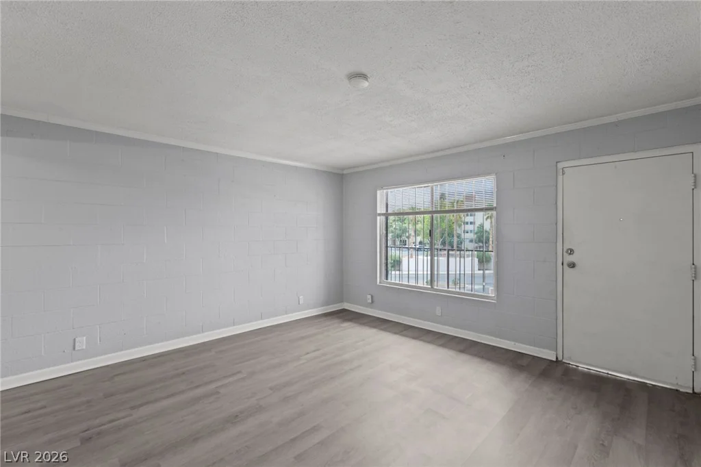 555 Royal Crest, Las Vegas, NV 89169