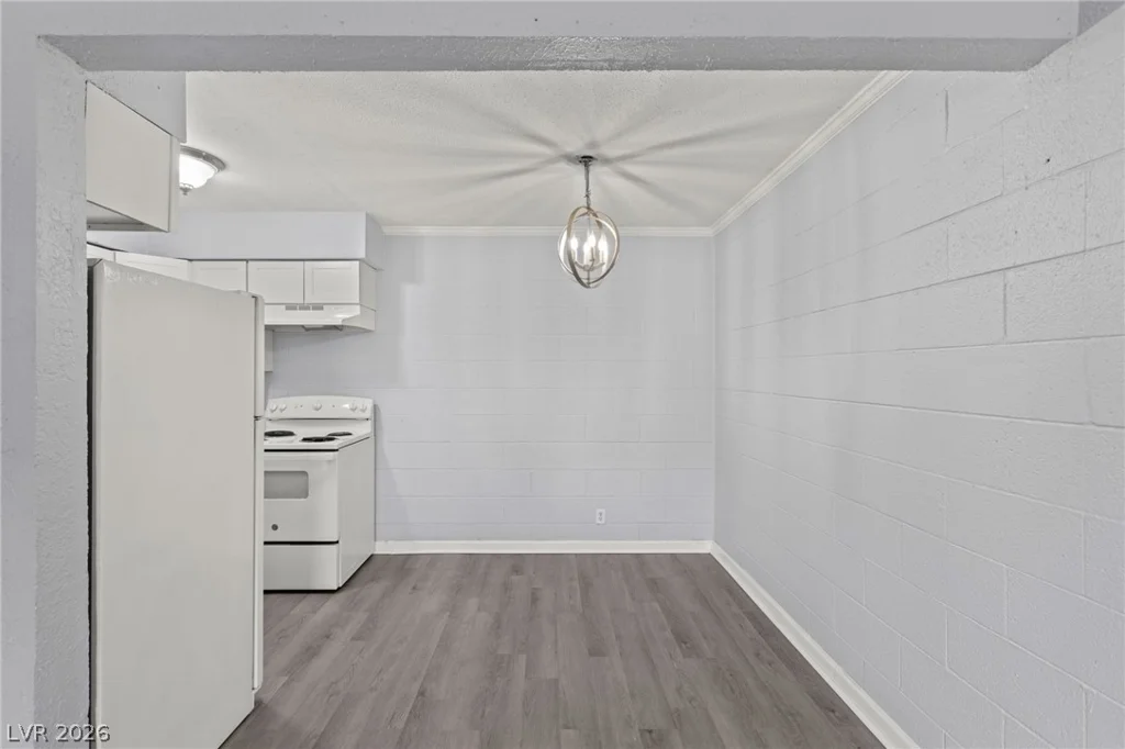 555 Royal Crest, Las Vegas, NV 89169