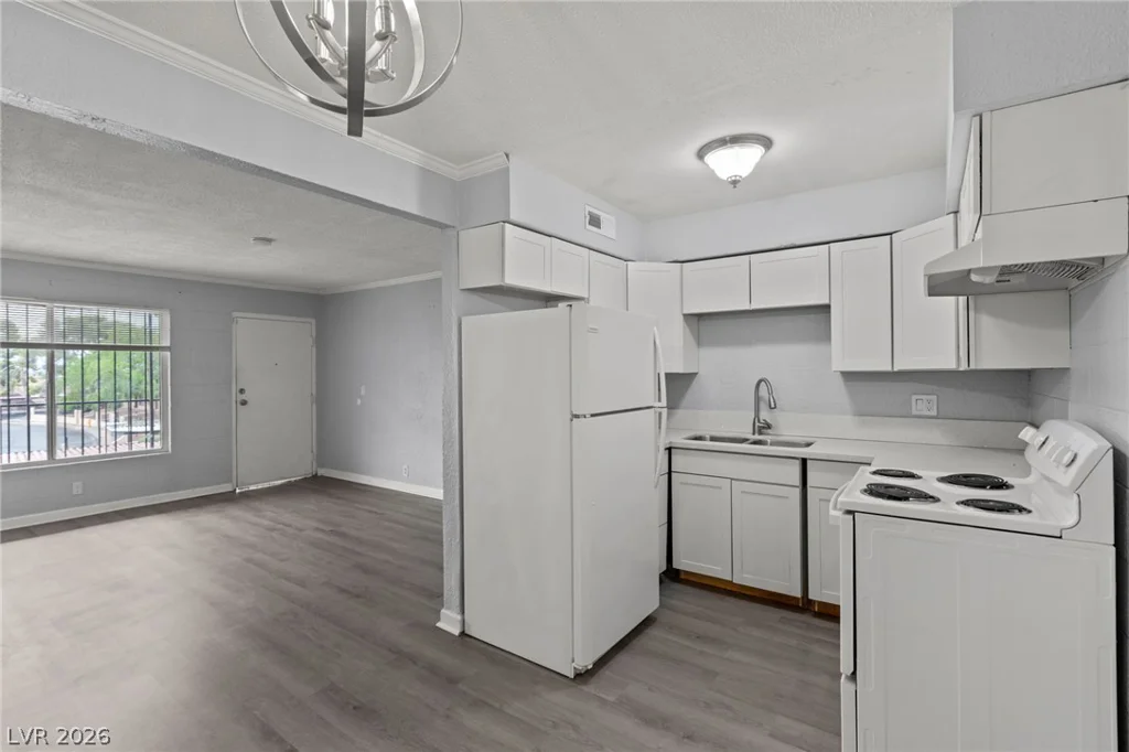 555 Royal Crest, Las Vegas, NV 89169