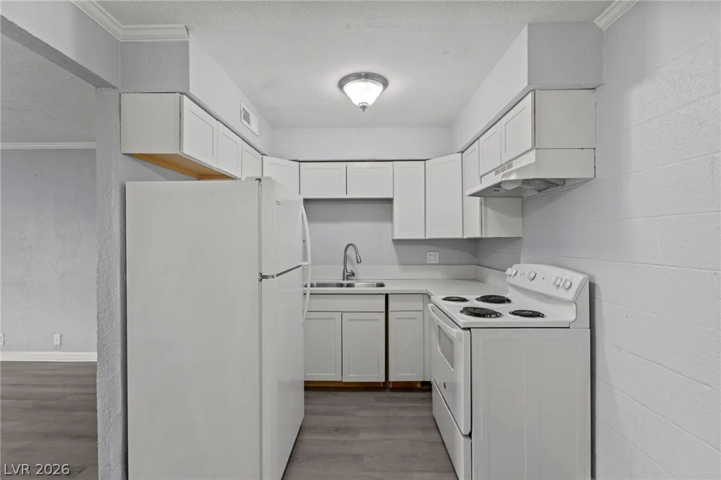 555 Royal Crest, Las Vegas, NV 89169