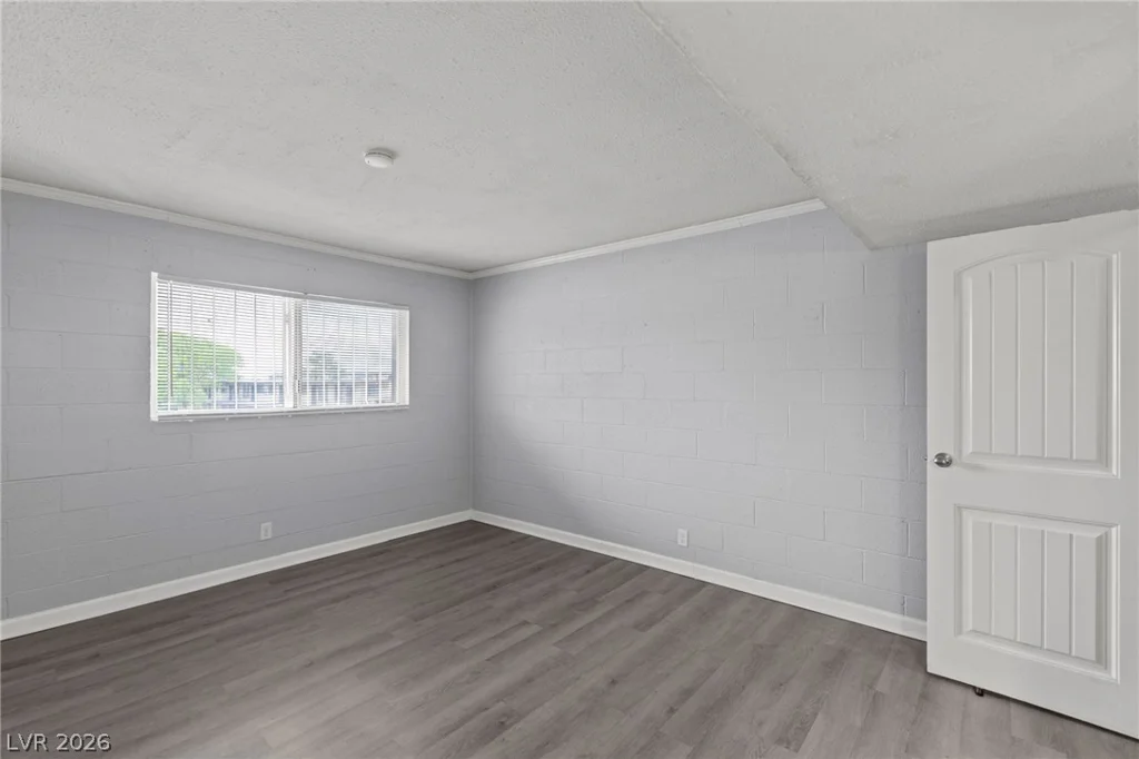 555 Royal Crest, Las Vegas, NV 89169