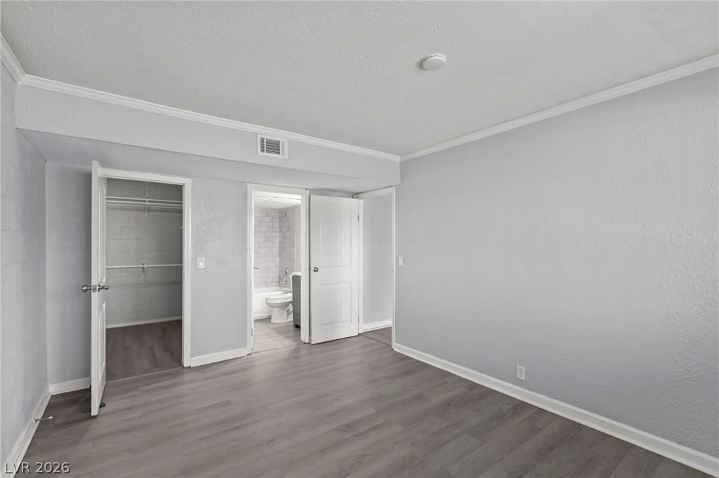 555 Royal Crest, Las Vegas, NV 89169