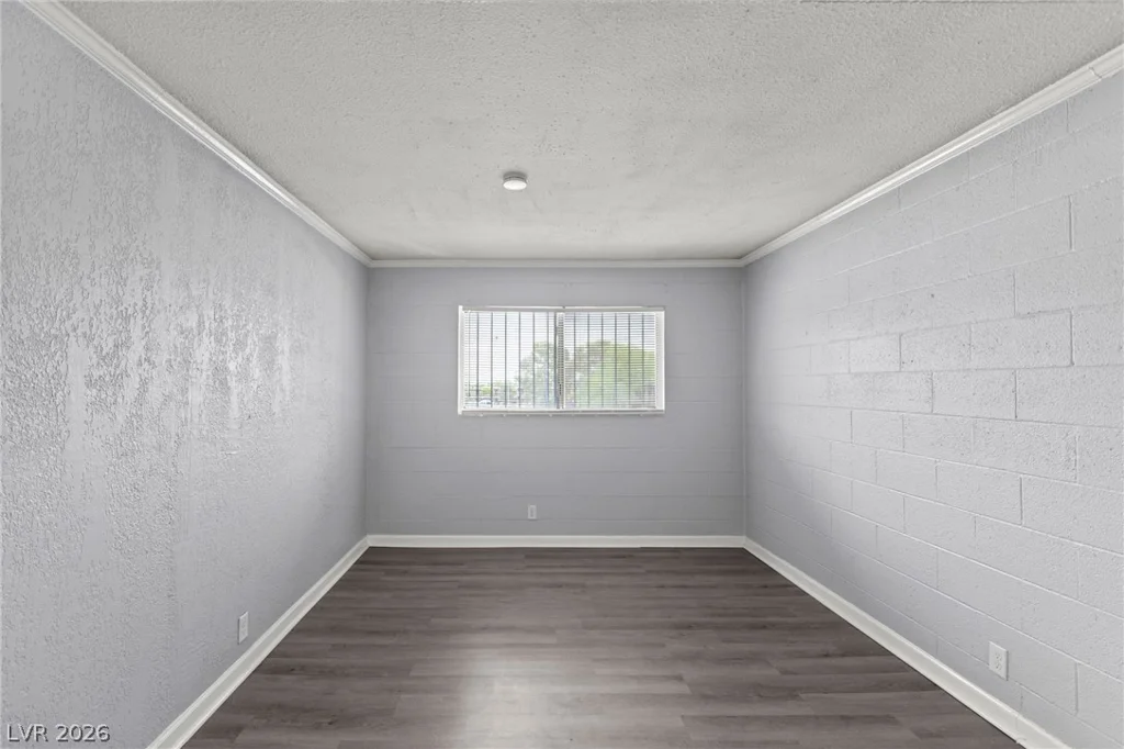 555 Royal Crest, Las Vegas, NV 89169