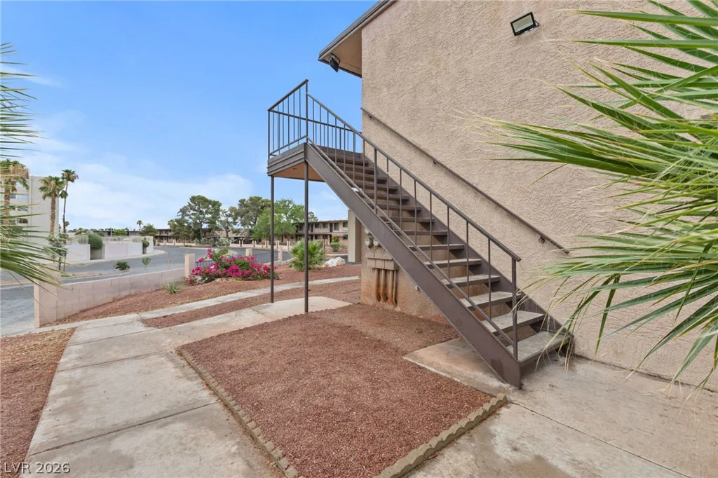 555 Royal Crest, Las Vegas, NV 89169