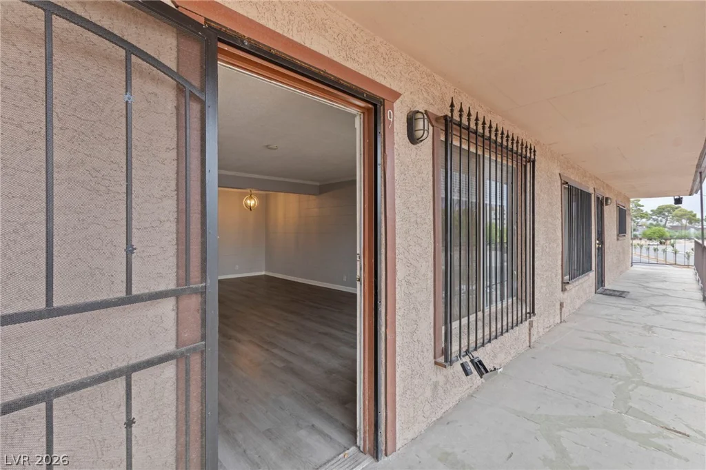 555 Royal Crest, Las Vegas, NV 89169