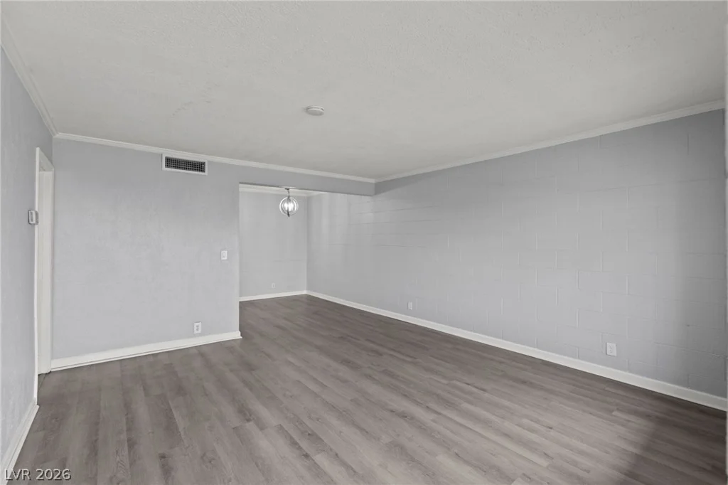 555 Royal Crest, Las Vegas, NV 89169