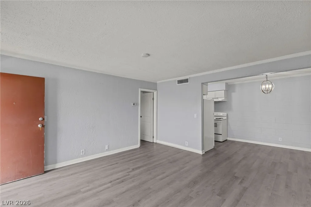 555 Royal Crest, Las Vegas, NV 89169