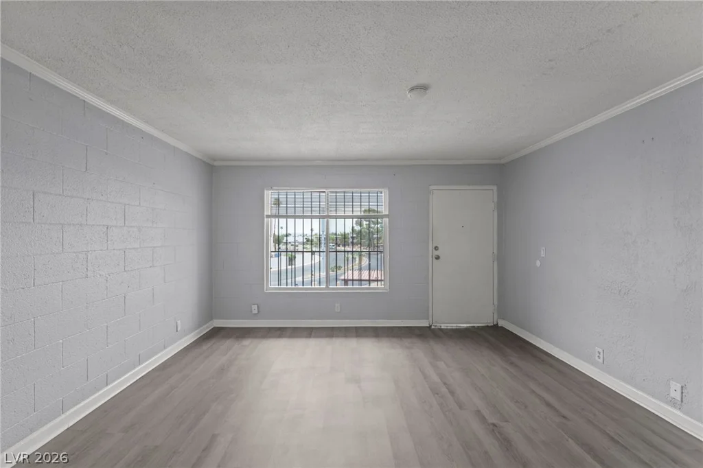 555 Royal Crest, Las Vegas, NV 89169