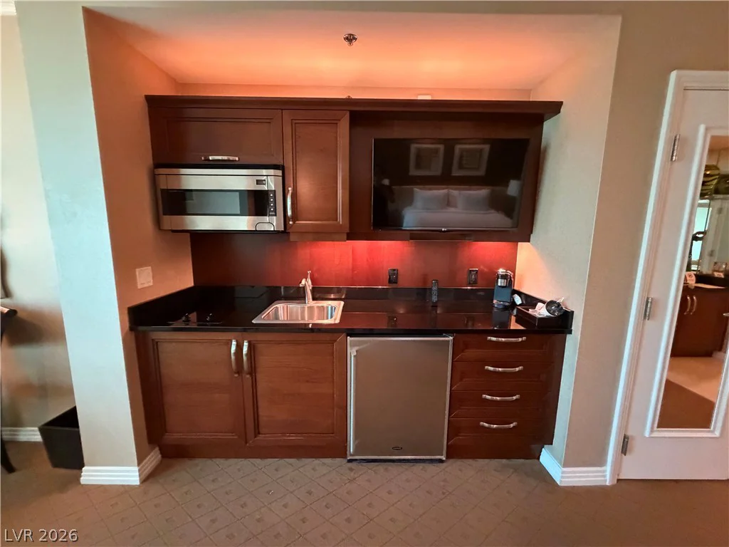 125 HARMON, Las Vegas, NV 89109
