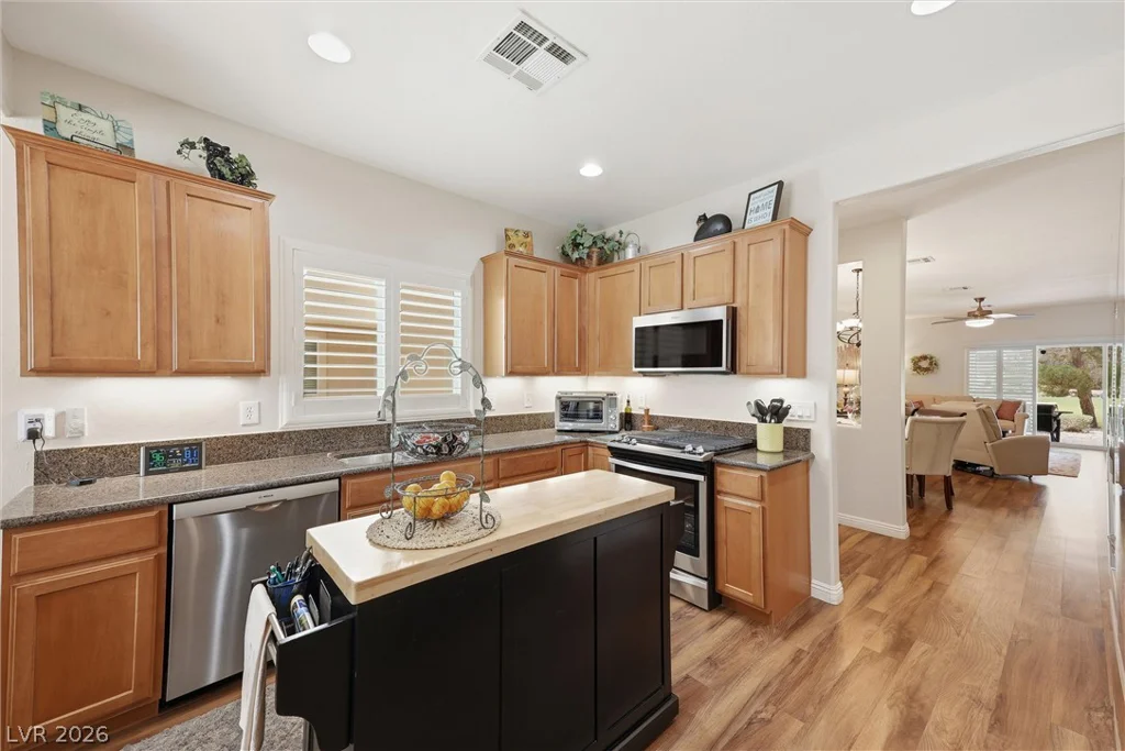 7421 Petrel, North Las Vegas, NV 89084