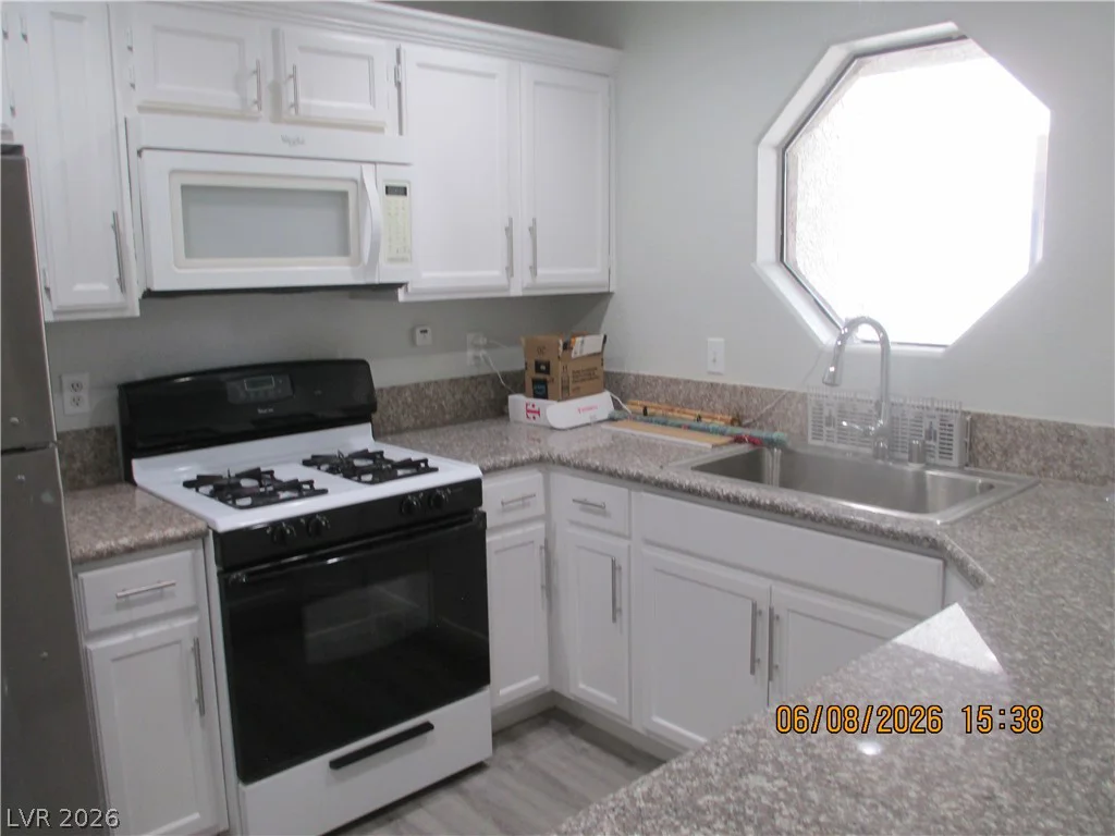 5028 Rainbow, Las Vegas, NV 89118