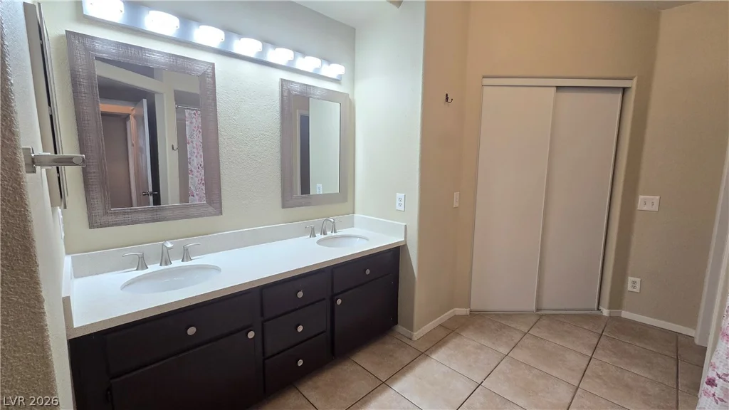 6805 Coral Rock, Las Vegas, NV 89108