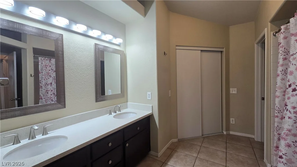 6805 Coral Rock, Las Vegas, NV 89108
