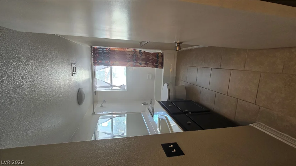 6805 Coral Rock, Las Vegas, NV 89108
