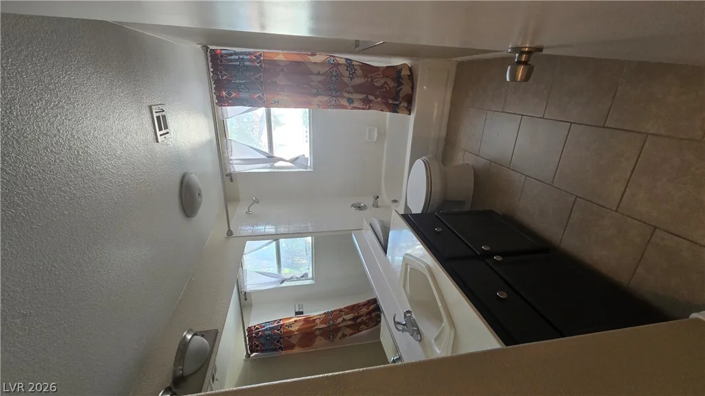 6805 Coral Rock, Las Vegas, NV 89108