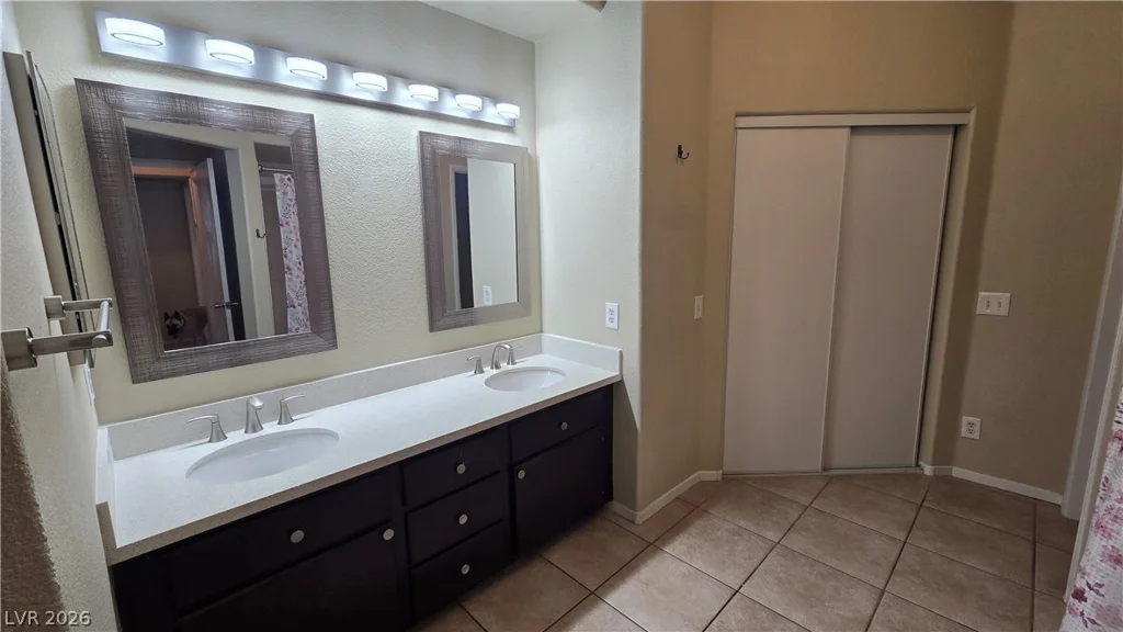 6805 Coral Rock, Las Vegas, NV 89108